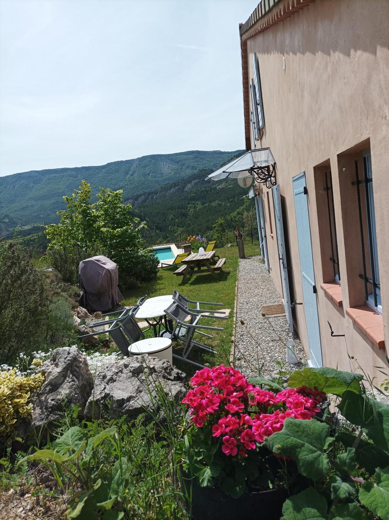 Un Petit Coin De Paradis Orpierre Экстерьер фото